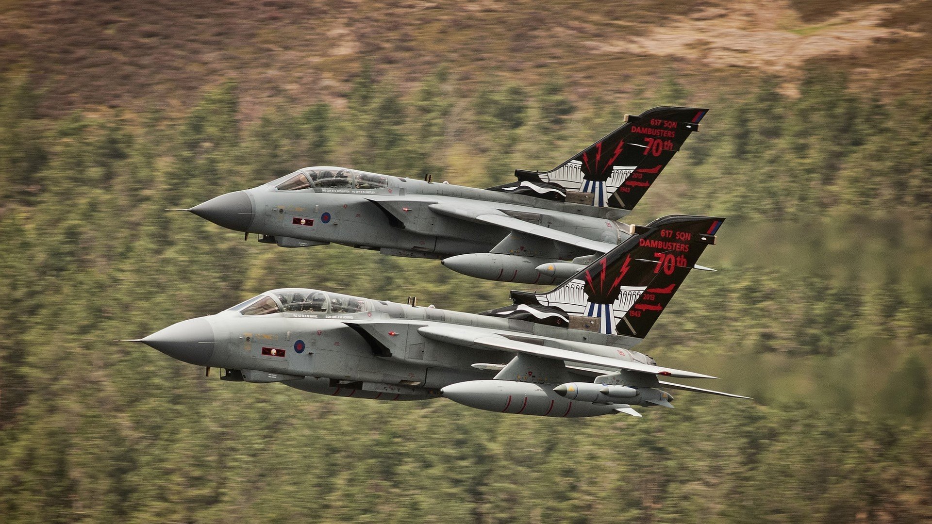 爱游戏体育平台-决战时刻：比赛进入白热化，胜负难辨，决战要赛