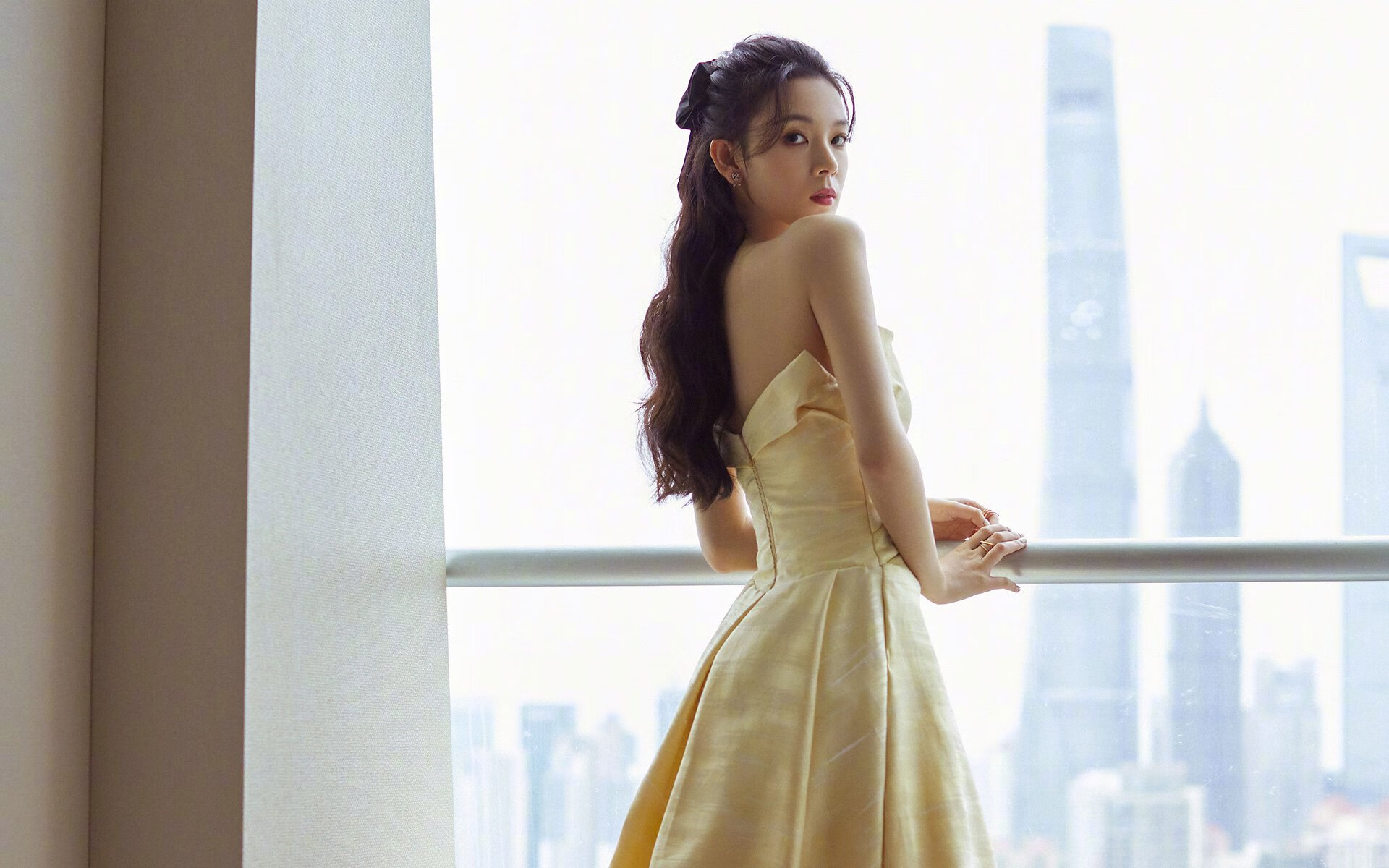 爱游戏娱乐平台-莱比锡客场2-1战胜奥格斯堡，积分榜上升，莱比锡中场